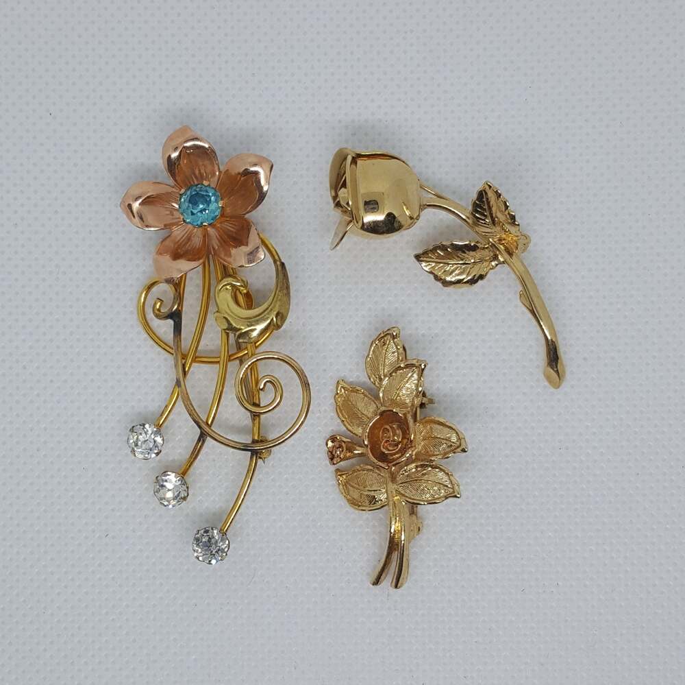 LOT-Golden & Rose Gold Flowers Roses, Avon, Monet, &Van Del signed pieces Brooch